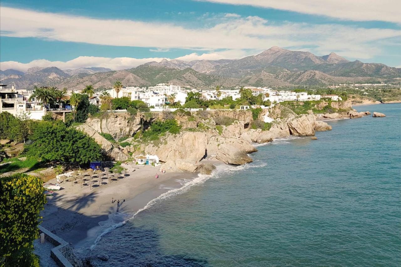 Cosy Apartment In Verano Azul Nerja Exterior photo