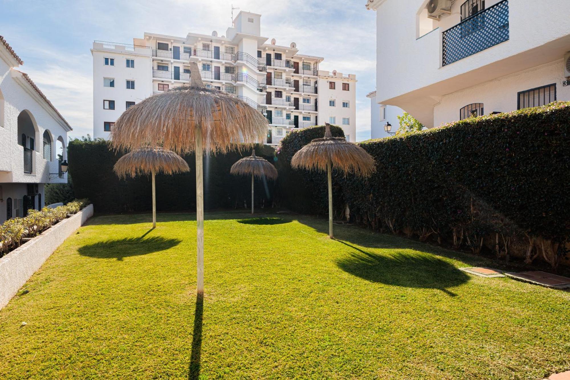 Cosy Apartment In Verano Azul Nerja Exterior photo