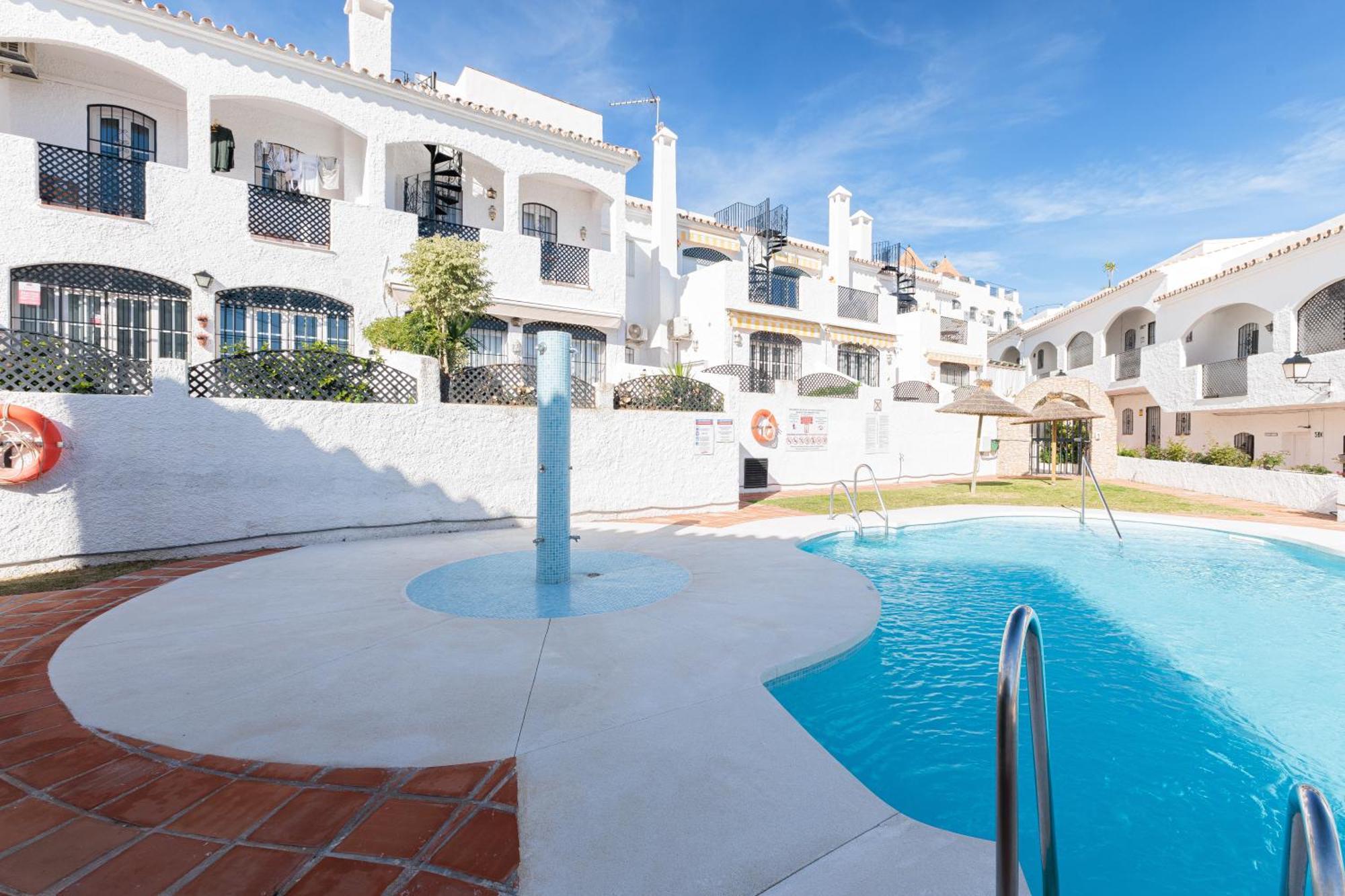 Cosy Apartment In Verano Azul Nerja Exterior photo