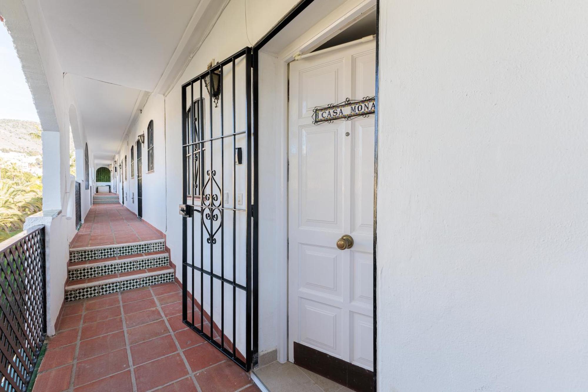 Cosy Apartment In Verano Azul Nerja Exterior photo