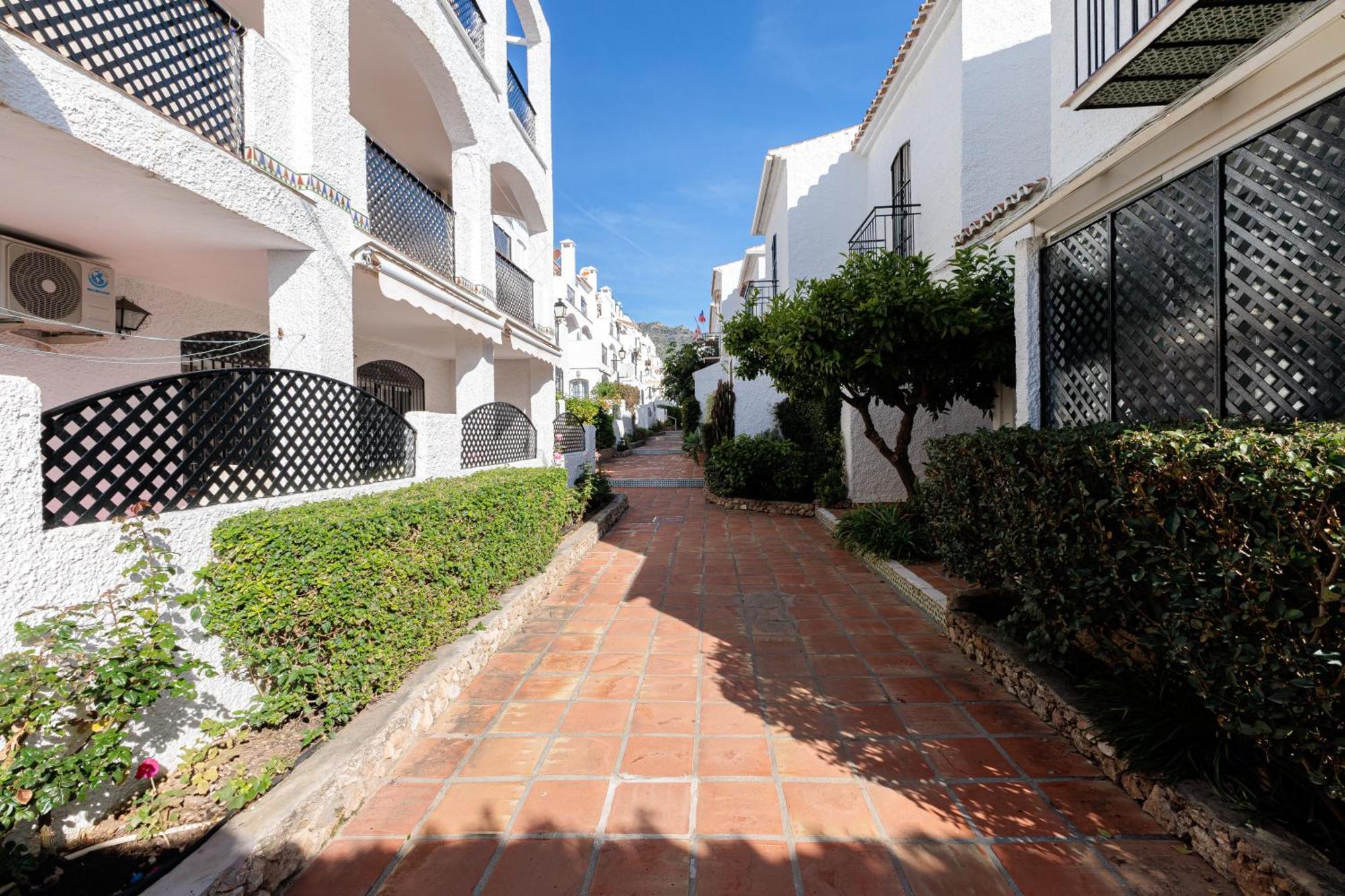 Cosy Apartment In Verano Azul Nerja Exterior photo