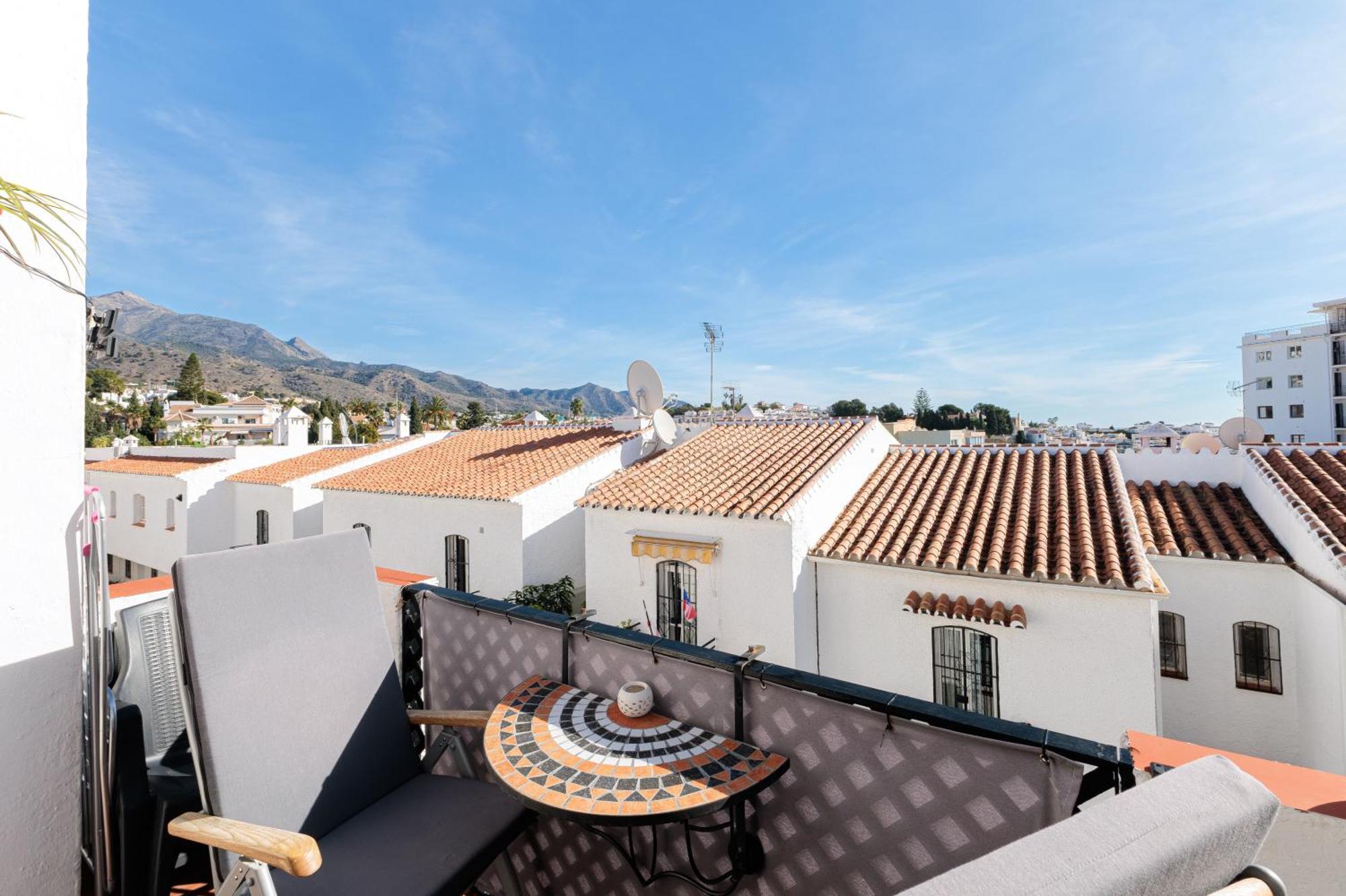Cosy Apartment In Verano Azul Nerja Exterior photo