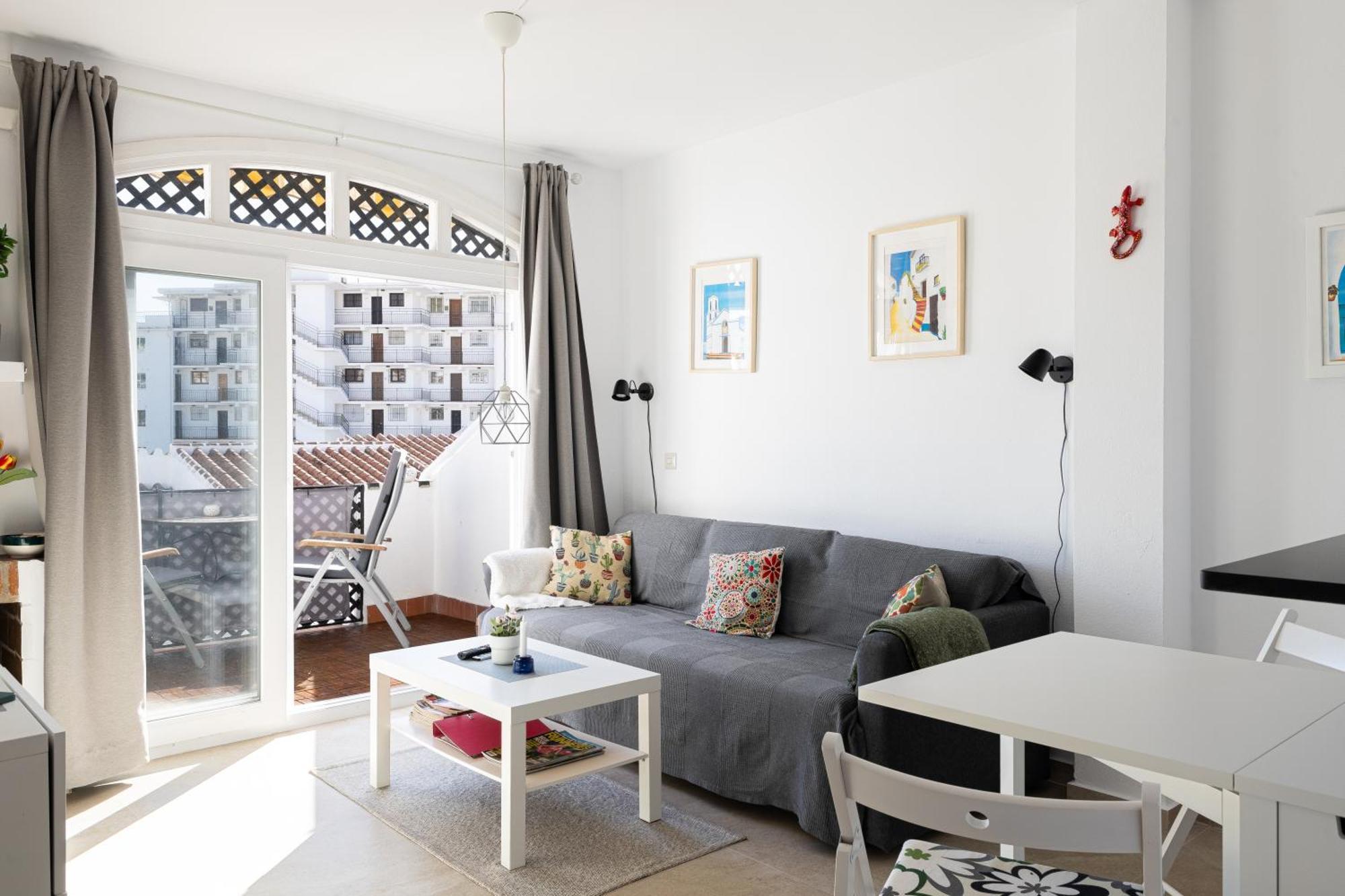 Cosy Apartment In Verano Azul Nerja Exterior photo