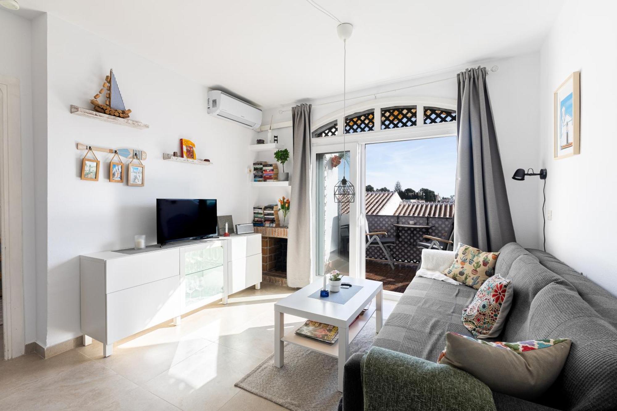 Cosy Apartment In Verano Azul Nerja Exterior photo